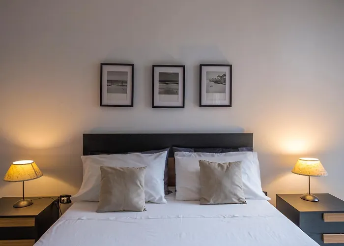 Caliph House 128 Bari