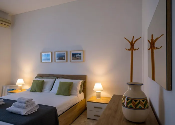 Caliph House 128 * Bari